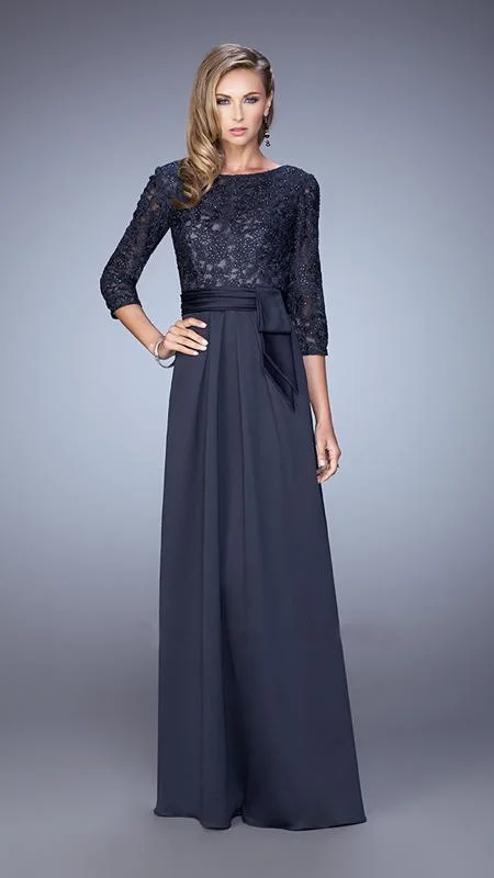 Customer Appreciation Sale La Femme Lace Embellished Quarter Length Sleeves Dress - 1 Pc Mauve in Size 16 Available Customer Appreciation Sale La Femme Lace Embellished Quarter Length Sleeves Dress - 1 Pc Mauve in Size 16 Available