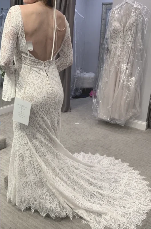 Overstock Allure Bridals 3218