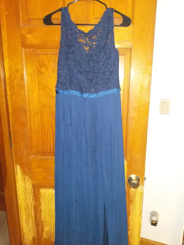 Hurry In David's Bridal Long Bridesmaid's Dress with Lace Bodice/F19328