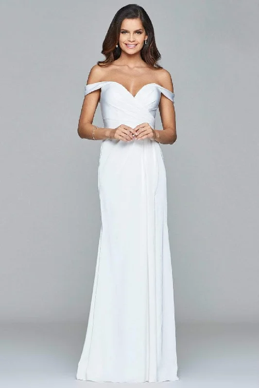 Super Deal Faviana - 8083 Off-Shoulder Surplice Sheath Gown - 1 pc Navy in Size 4 Available Super Deal Faviana - 8083 Off-Shoulder Surplice Sheath Gown - 1 pc Navy in Size 4 Available