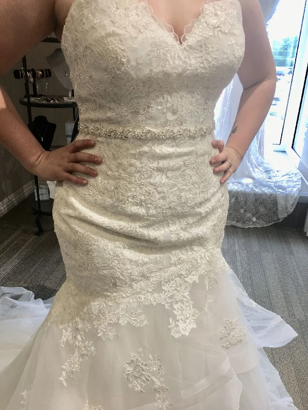 Super Sale Allure Bridals 3064
