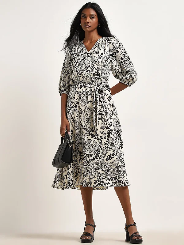 Final Clearance Wardrobe Off-White Paisley Printed Wrap Dress