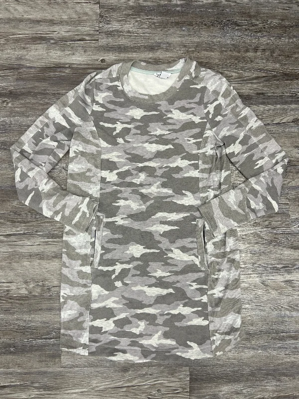 Super Bargain Camouflage Print Tunic Long Sleeve Athleta, Size M