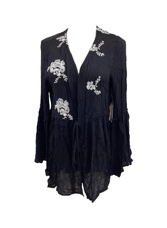 Price Smash NWT Altar'd State Jr. Top Black M