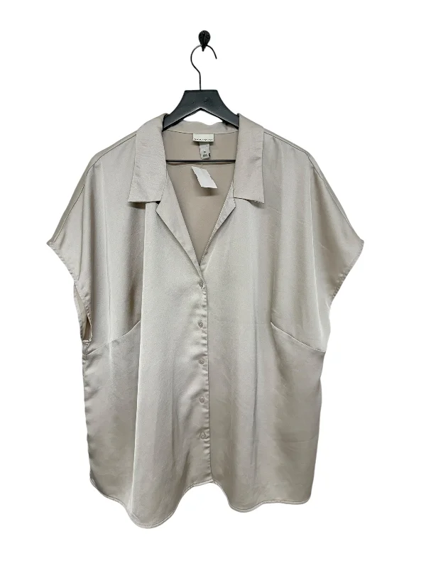 Deal Dash Top Short Sleeve By Ava & Viv In Taupe, Size: 2x