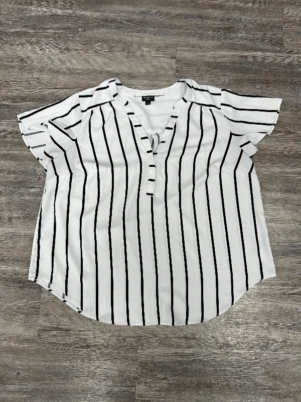 YEAR-End Clearance Top Short Sleeve By Torrid In Black & White, Size: 1x