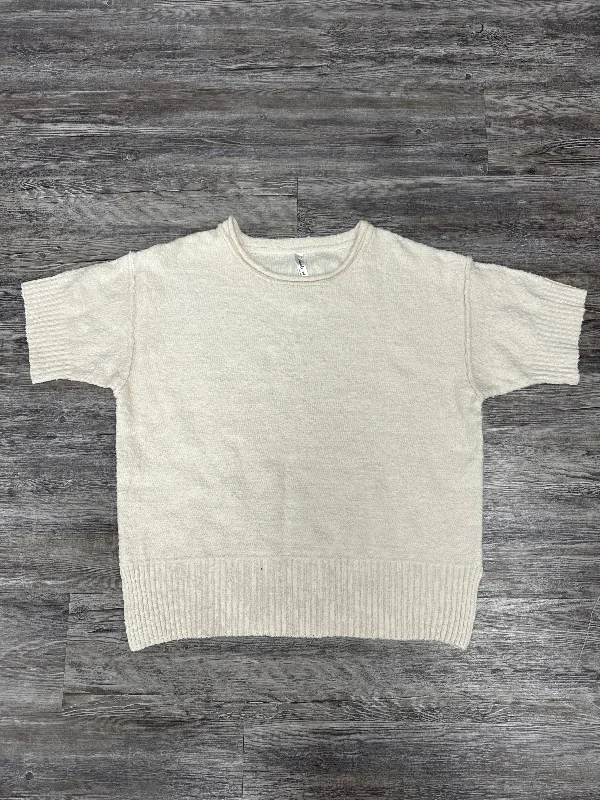 Super Bargain Top Short Sleeve By Trueblood Collective In Cream, Size: S